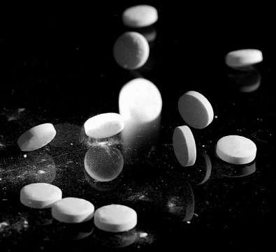 Em artigo no The Journal of Clinical Pharmacology, pesquisadores brasileiros mostram que benefício do novo esquema terapêutico é equivalente ao da dose diária e tem menor risco gastrointestinal (Foto: Wikimedia Commons)