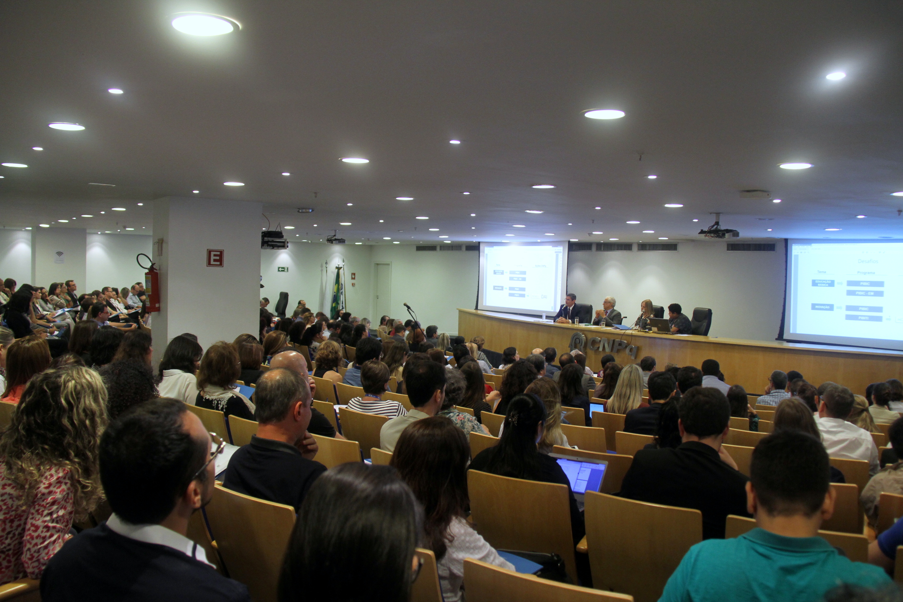 Reunião discute os programas de iniciação científica e tecnológica