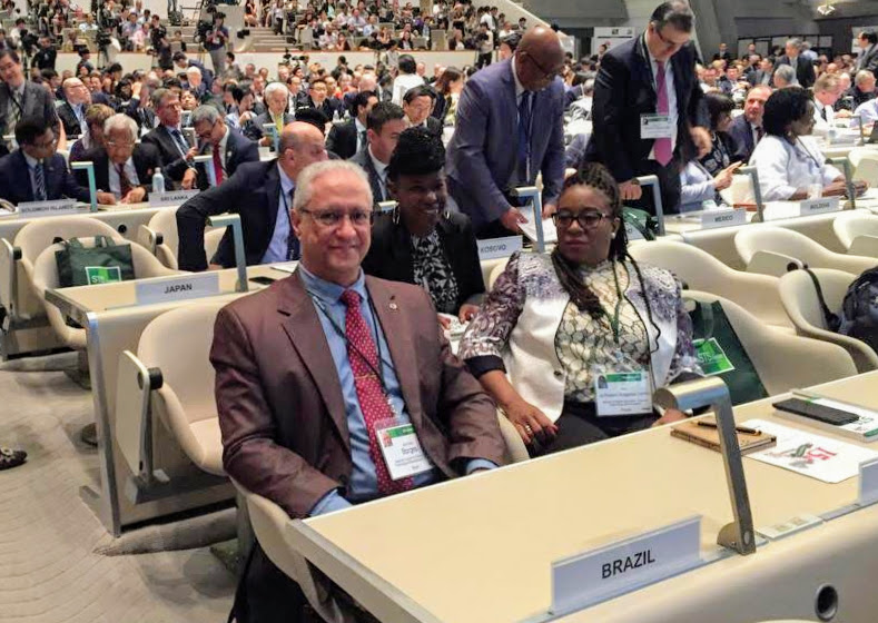 Presidente do CNPq  em mesa de debates no Forum