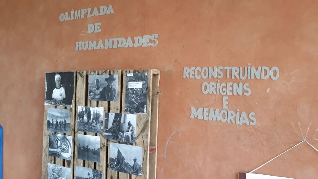 Mural de alunos em escola participante do projeto