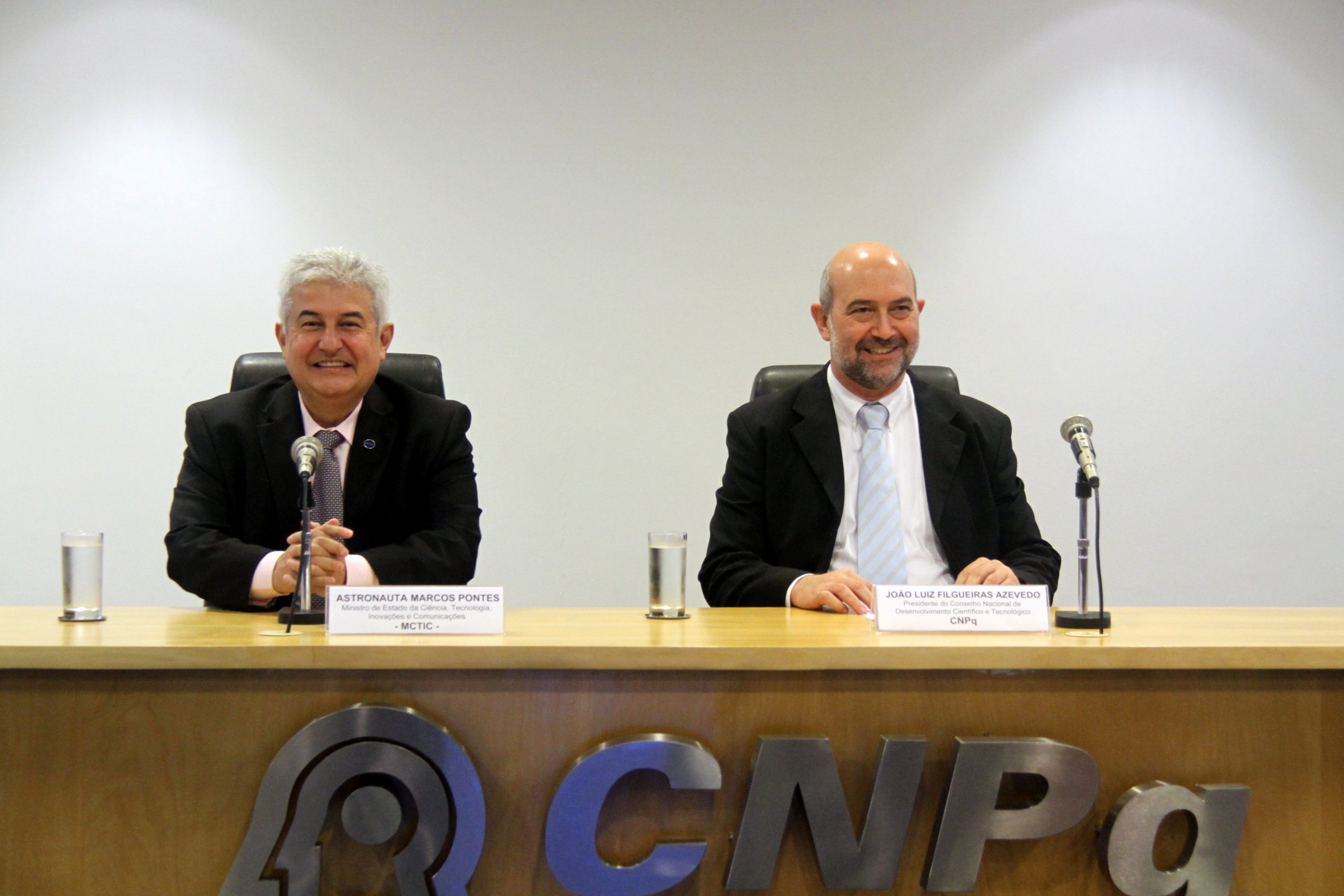 Ministro apresenta novo presidente do CNPq
