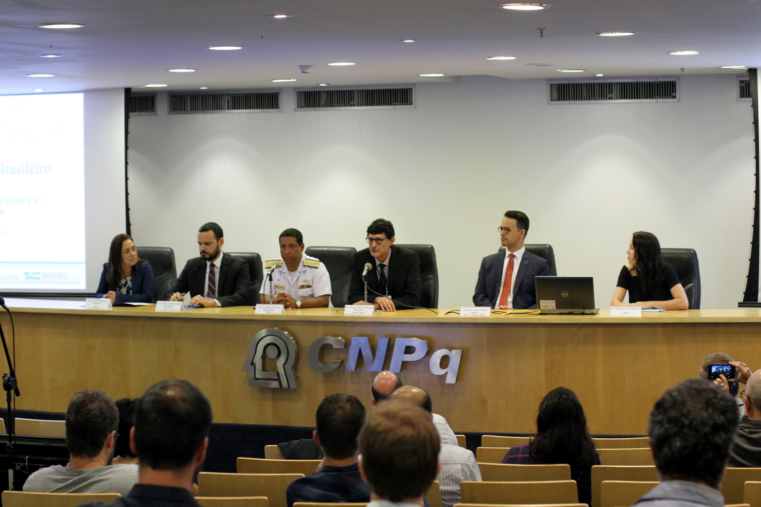 Mesa de abertura da Reunião com a presença das autoridades listadas