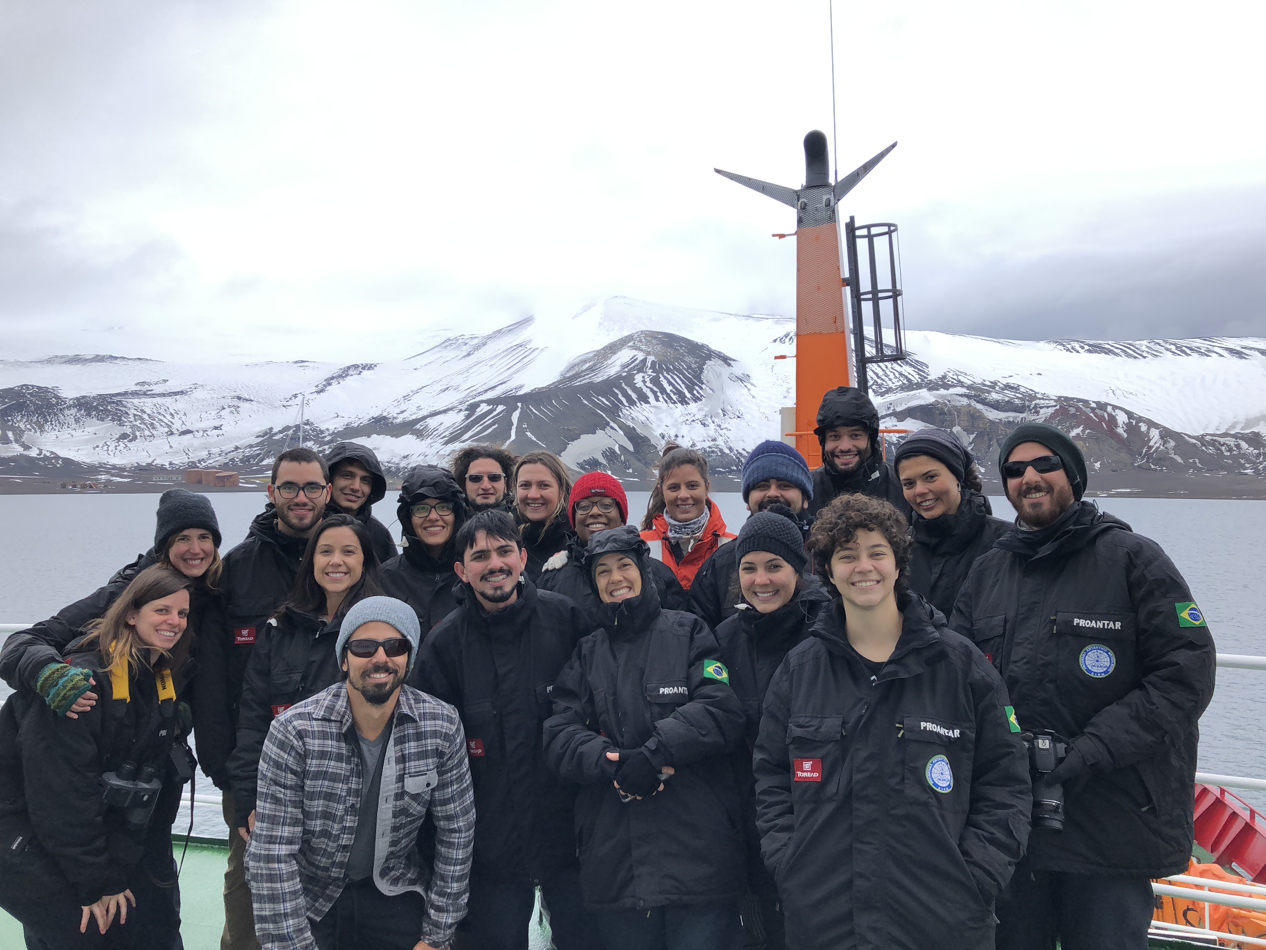 Pesquisadores de projetos do Proantar durante expedição na Antártica