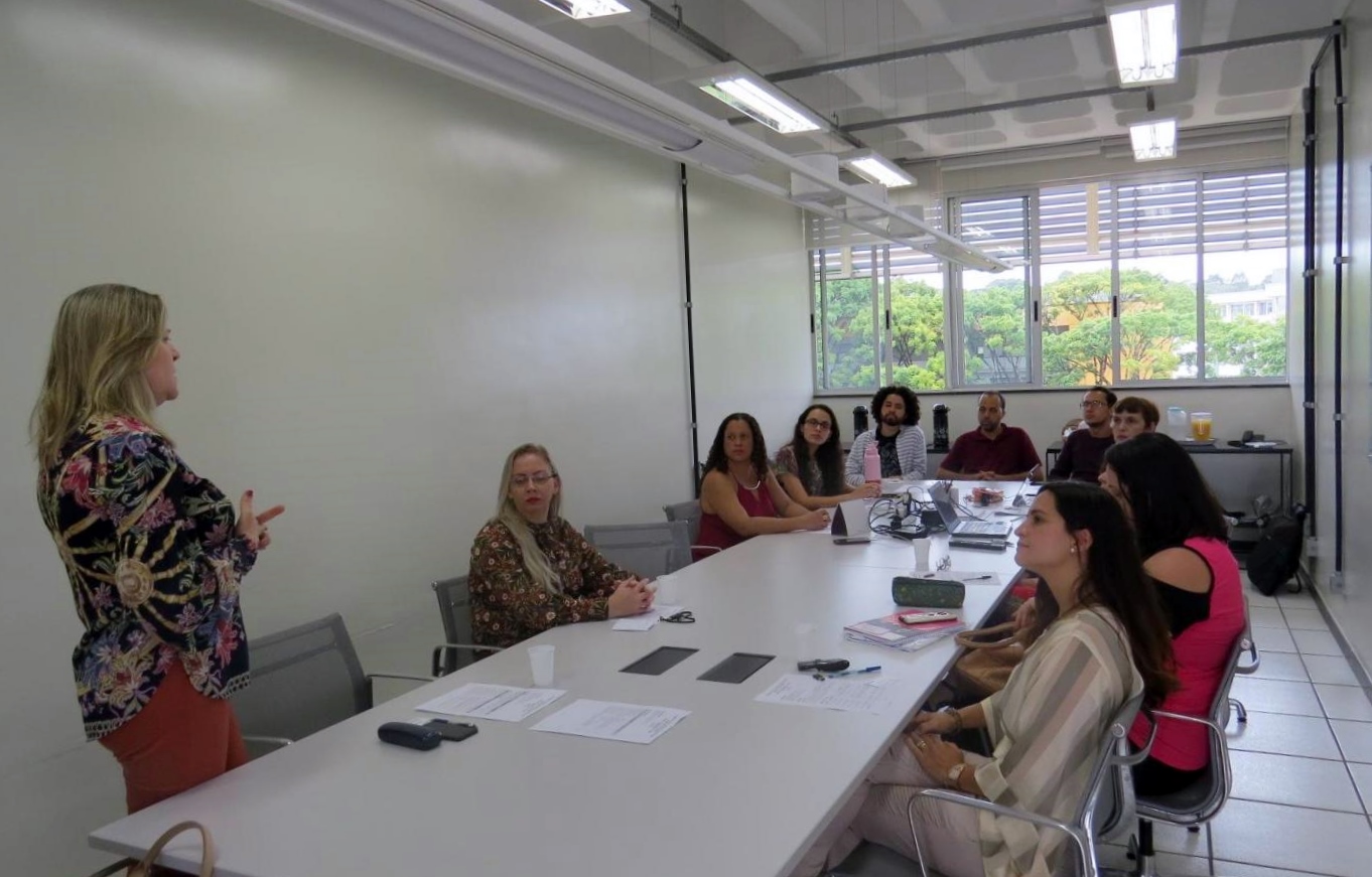 Projetos de incentivo a meninas nas ciências se reúnem em Belo Horizonte