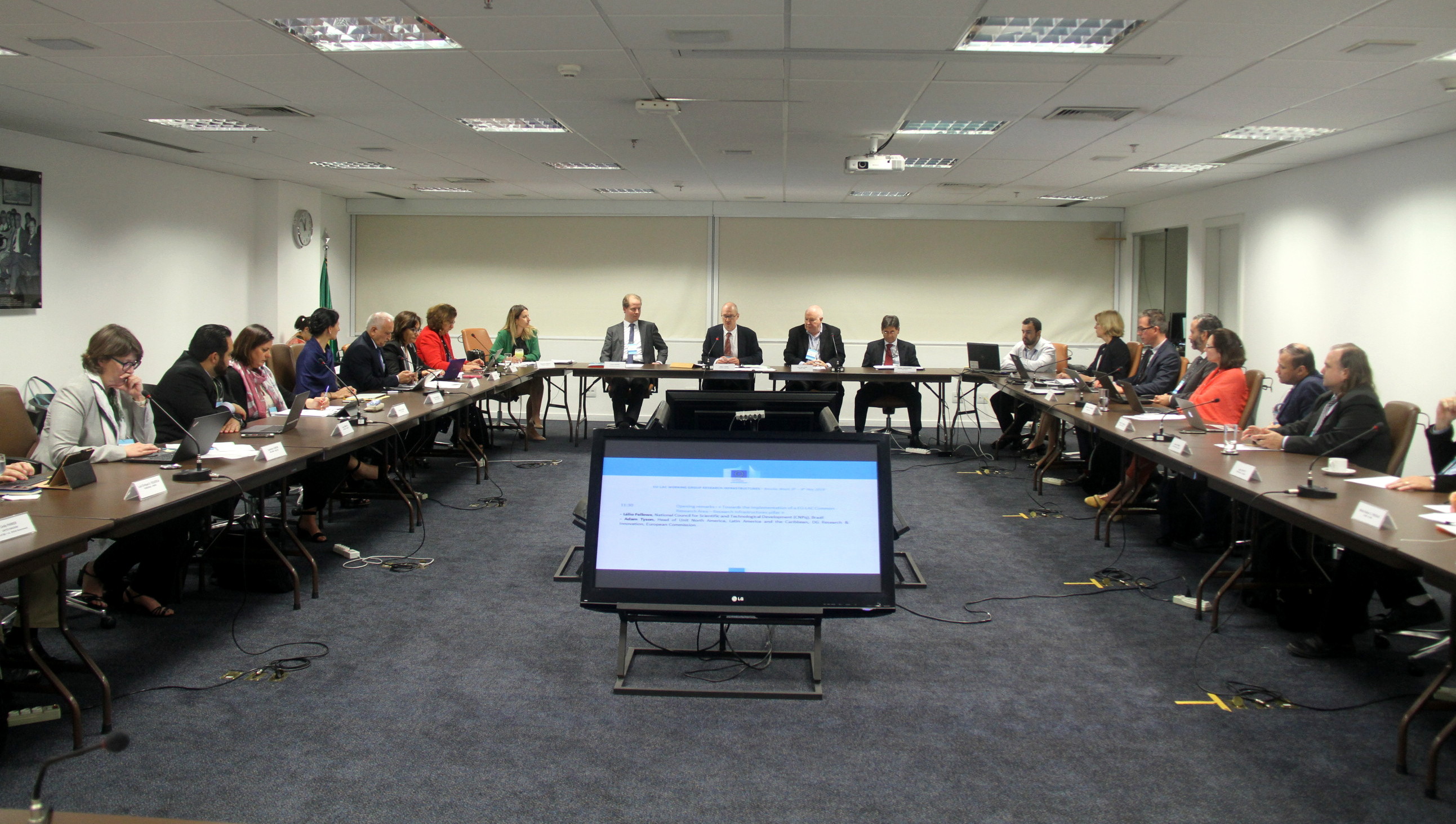 CELAC e União Europeia discutem infraestrutura em pesquisa
