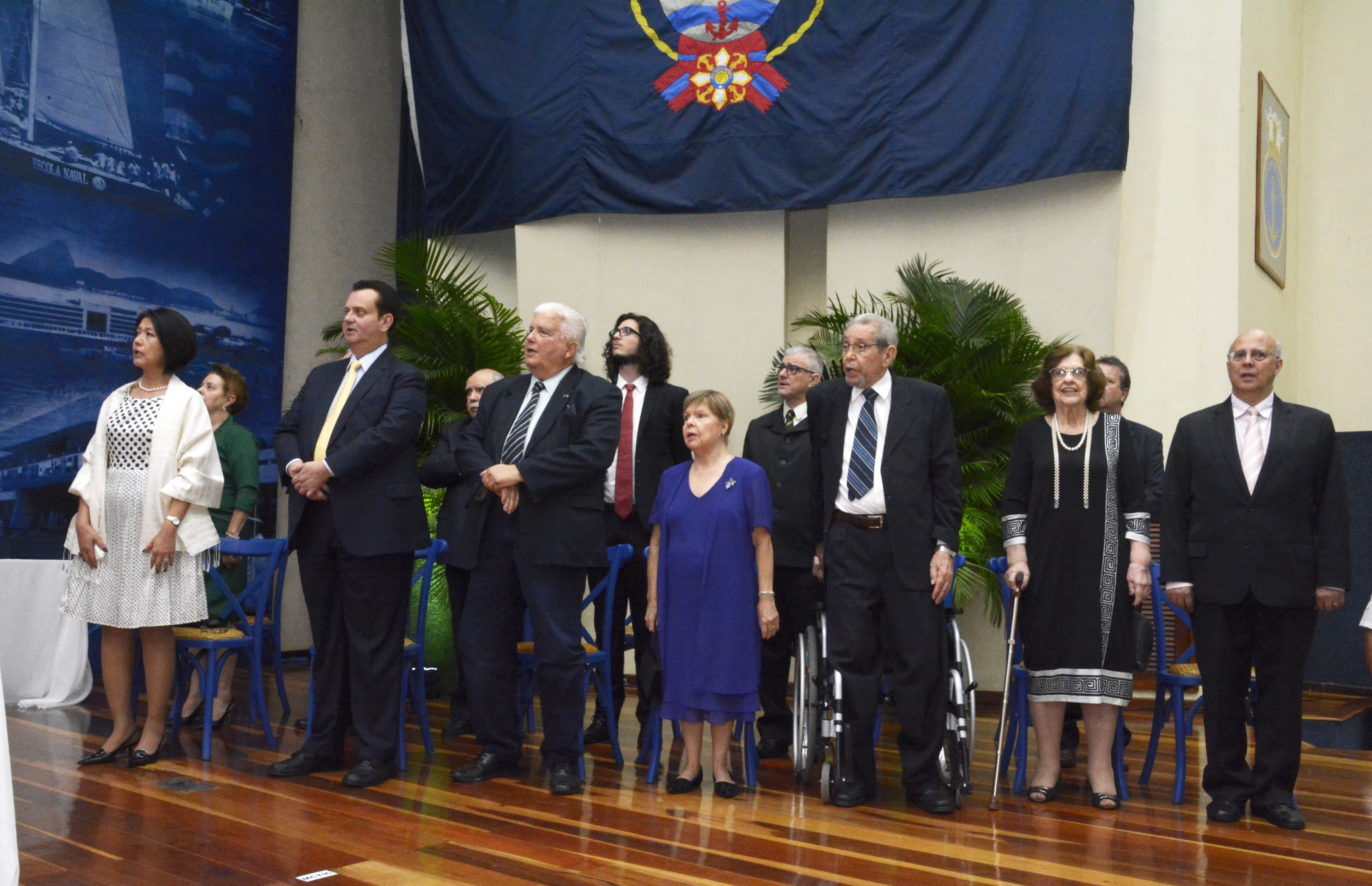 Agraciados com o título de Pesquisador Emérito e Menção Especial de Agradecimentos no palco durante o evento