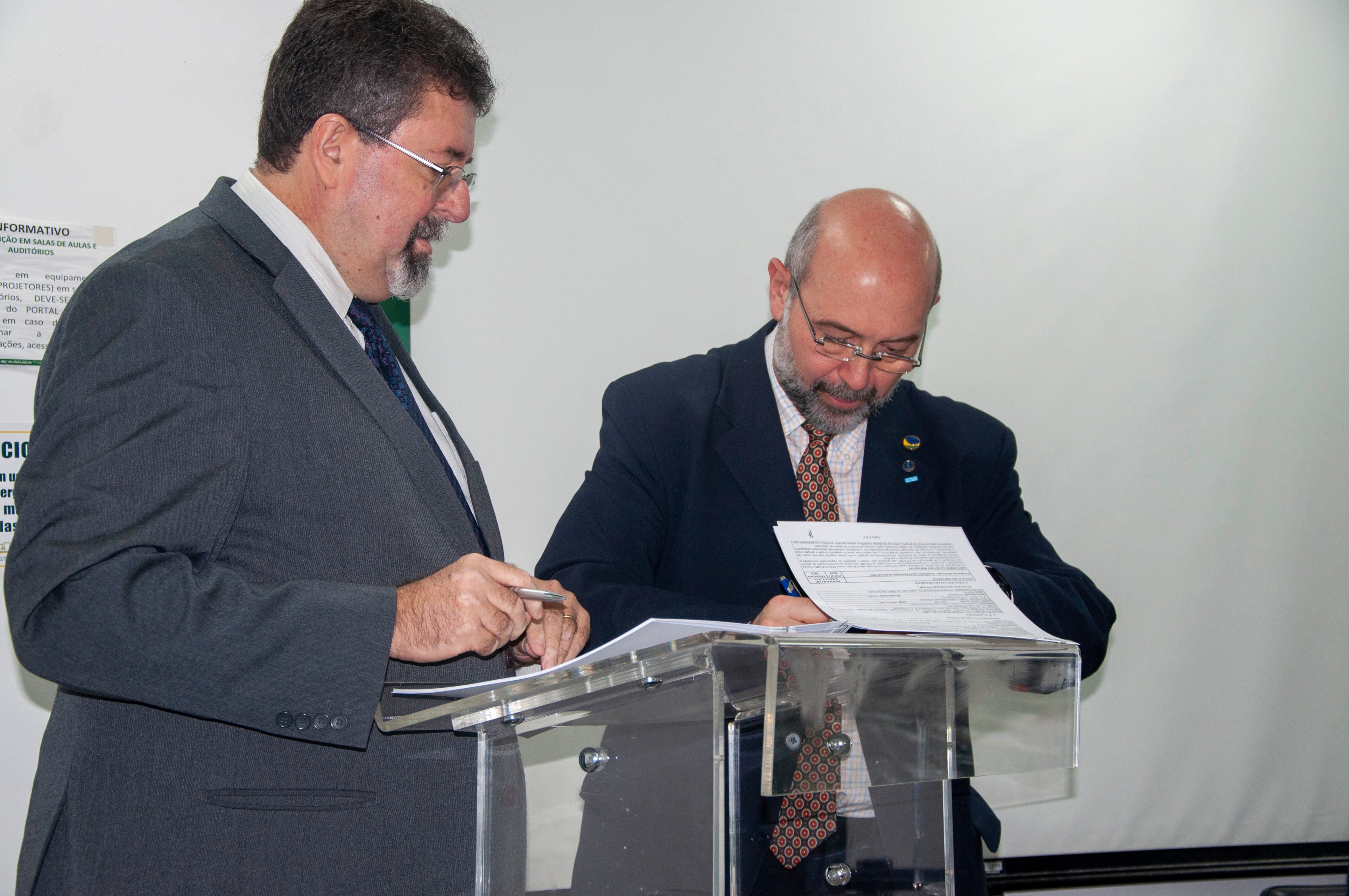 reitor da UFABC e Presidente do CNPq assinam acordo