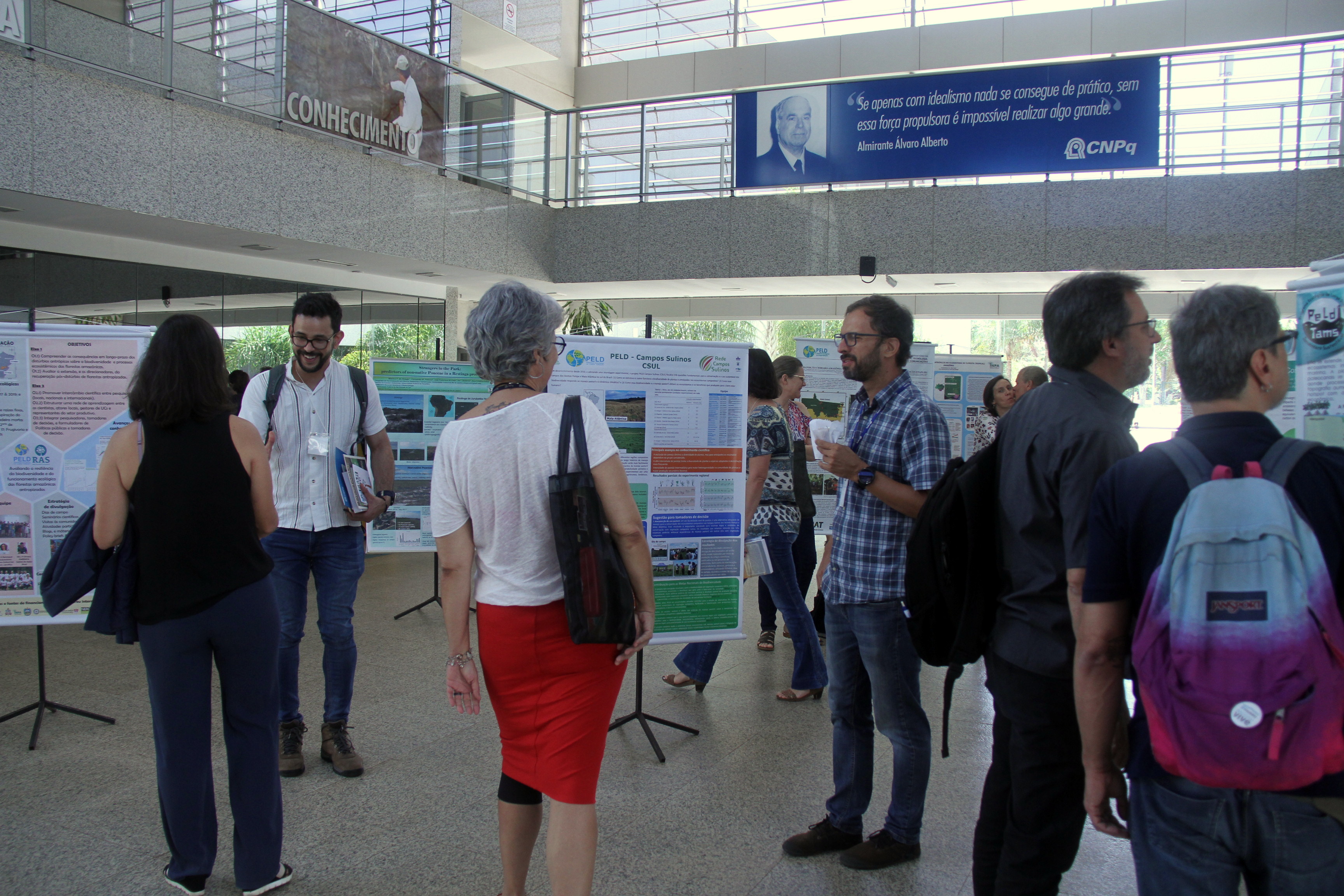 posteres no hall do CNPq